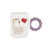 Кружка керамическая бело-золотая Коты с ручкой в форме жемчуга 8x10,5 см